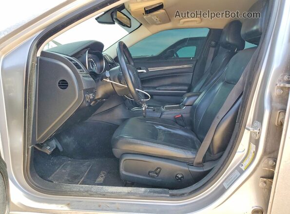 2C3CCAAG2HH599601 2017 CHRYSLER 300 Silver Front interior view
