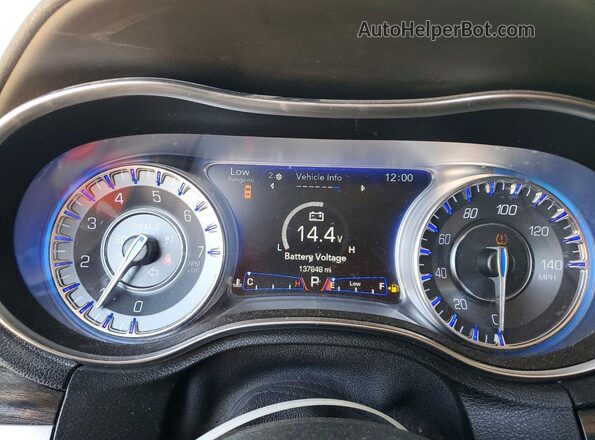 2C3CCAAG2HH599601 2017 CHRYSLER 300 Silver Instrument cluster view