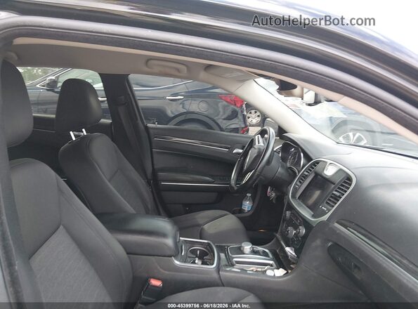 2C3CCAAG3JH281945 2018 CHRYSLER 300 Черный Вид салона спереди
