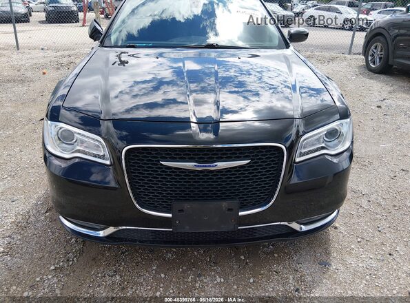 2C3CCAAG3JH281945 2018 CHRYSLER 300 Черный Вид щитка приборов