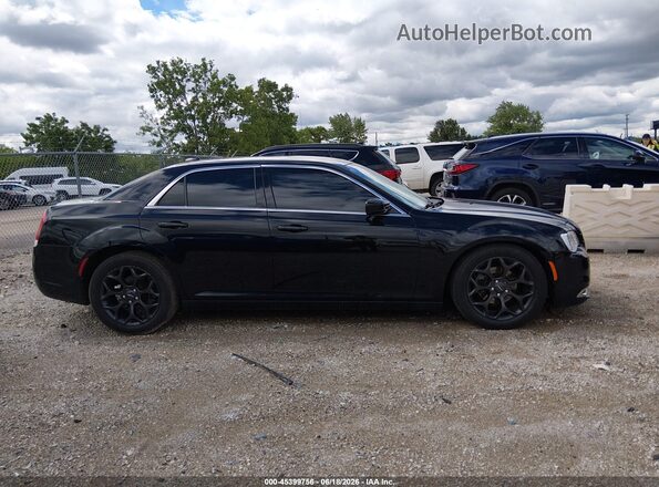 2C3CCAAG3JH281945 2018 CHRYSLER 300 Черный Вид задней части салона