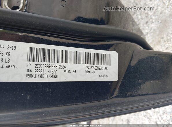 2C3CCAAG4KH612324 2019 CHRYSLER 300 Black ძრავის განყოფილების ხედი