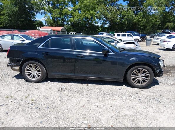 2C3CCAAG5HH606685 2017 CHRYSLER 300 Black Սալոնի հետևի տեսք