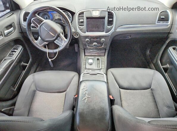 2C3CCAAG5JH283454 2018 CHRYSLER 300 Gray Dashboard view