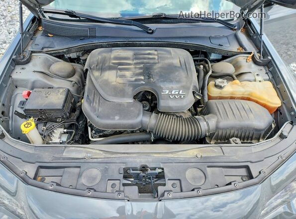 2C3CCAAG5JH283454 2018 CHRYSLER 300 Gray Rear interior view