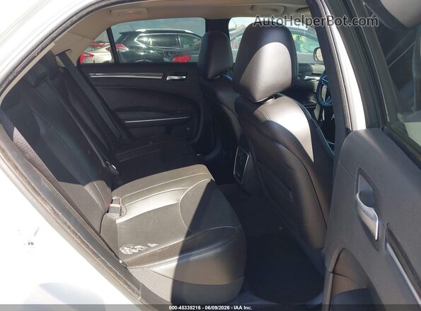 2C3CCAAG5KH517190 2019 CHRYSLER 300 White Vista de la etiqueta del VIN