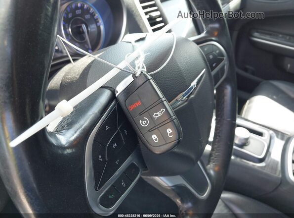 2C3CCAAG5KH517190 2019 CHRYSLER 300 White Vista del salpicadero