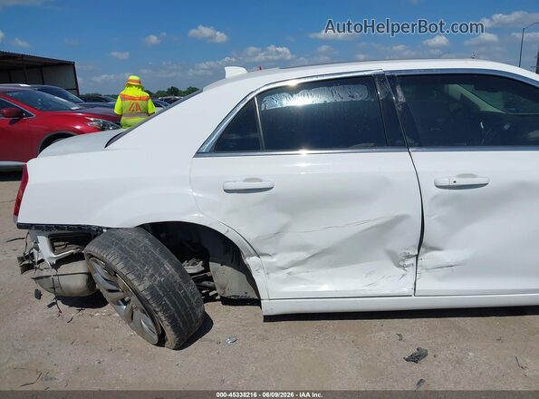 2C3CCAAG5KH517190 2019 CHRYSLER 300 White Vista frontal
