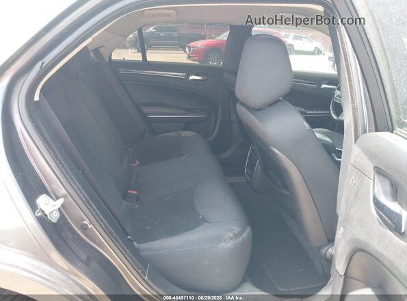 2C3CCAAG5KH636972 2019 CHRYSLER 300 Gray Widok naklejki z numerem VIN