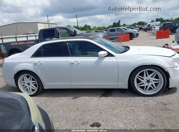 2C3CCAAG6HH662215 2017 CHRYSLER 300 White უკანა სალონის ხედი