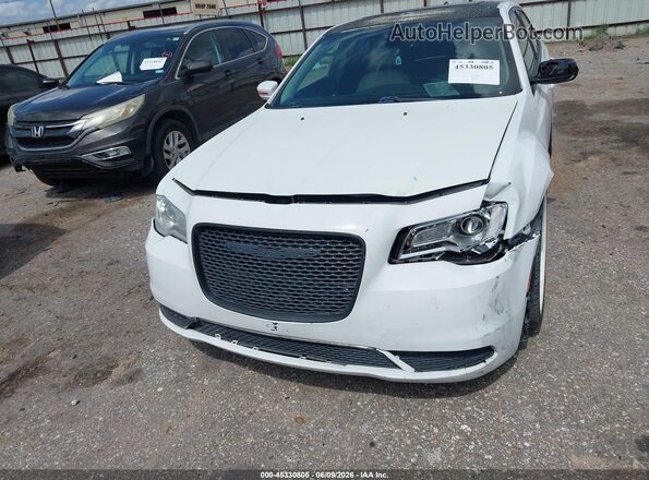2C3CCAAG6HH662215 2017 CHRYSLER 300 White ხელსაწყოთა პანელის ხედი