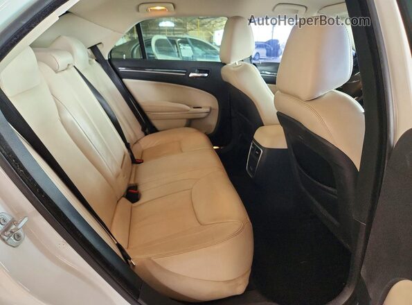2C3CCAAG7GH343923 2016 CHRYSLER 300 White 