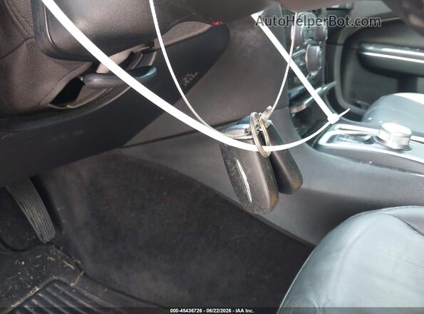 2C3CCAAG7JH130171 2018 CHRYSLER 300 Burgundy Dashboard view