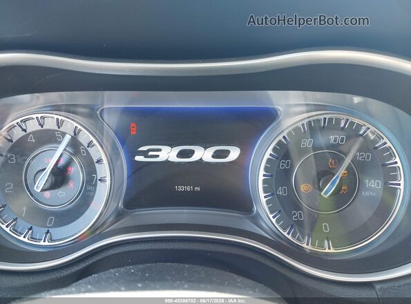2C3CCAAG8JH117512 2018 CHRYSLER 300 White უკანა სავარძლების ხედი