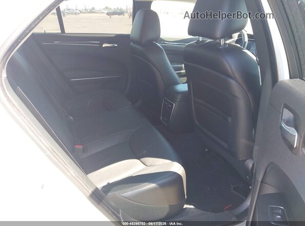 2C3CCAAG8JH117512 2018 CHRYSLER 300 White VIN კოდის სტიკერის ხედი