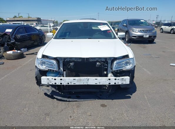 2C3CCAAG8JH117512 2018 CHRYSLER 300 White უკანა სალონის ხედი