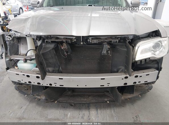2C3CCAAG8JH280208 2018 CHRYSLER 300 Gray Rear interior view