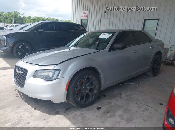 2C3CCAAG8KH746043 2019 CHRYSLER 300 Silver Vista tres cuartos delantera izquierda