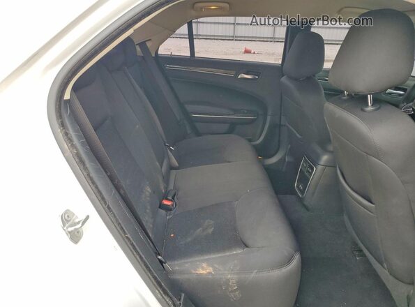 2C3CCAAG8NH259963 2022 CHRYSLER 300 White Rear seats view
