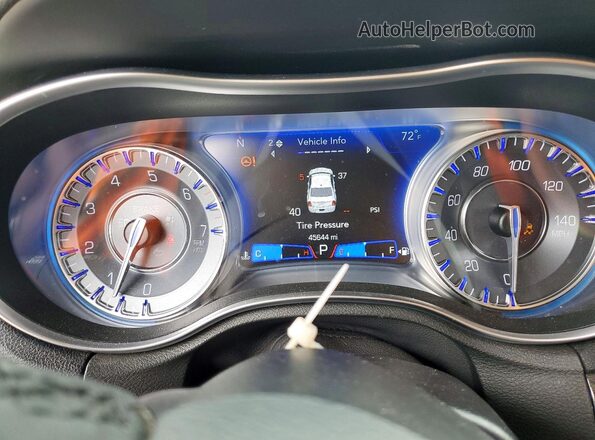 2C3CCAAG8NH259963 2022 CHRYSLER 300 White Instrument cluster view