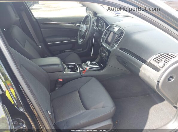2C3CCAAG8PH613905 2023 CHRYSLER 300 Черный Вид салона спереди