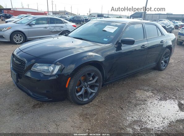 2C3CCAAG8PH613905 2023 CHRYSLER 300 Черный Передняя левая четверть