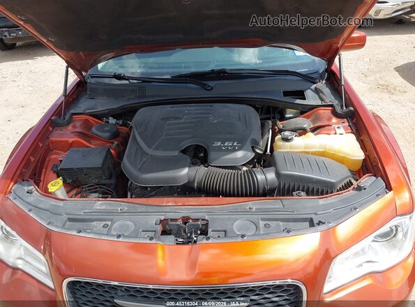 2C3CCAAG9LH169864 2020 CHRYSLER 300 Orange Rear view