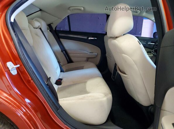 2C3CCAAG9LH233661 2020 CHRYSLER 300 Orange უკანა სავარძლების ხედი