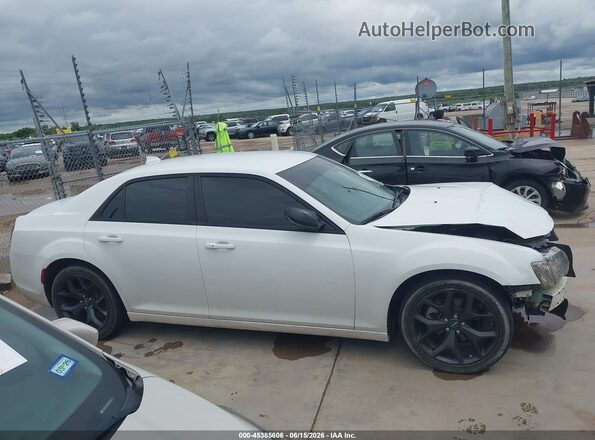 2C3CCAAG9PH577495 2023 CHRYSLER 300 White უკანა სალონის ხედი