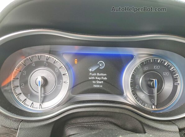 2C3CCAAGXJH190252 2018 CHRYSLER 300 Черный Вид щитка приборов