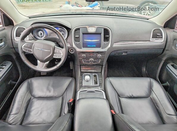 2C3CCAAGXJH201623 2018 CHRYSLER 300 Burgundy Vista del salpicadero