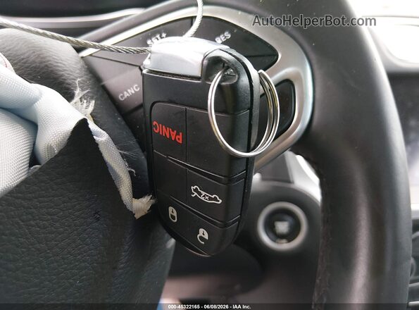 2C3CCAAGXJH250093 2018 CHRYSLER 300 Темно-бордовый Вид панели приборов