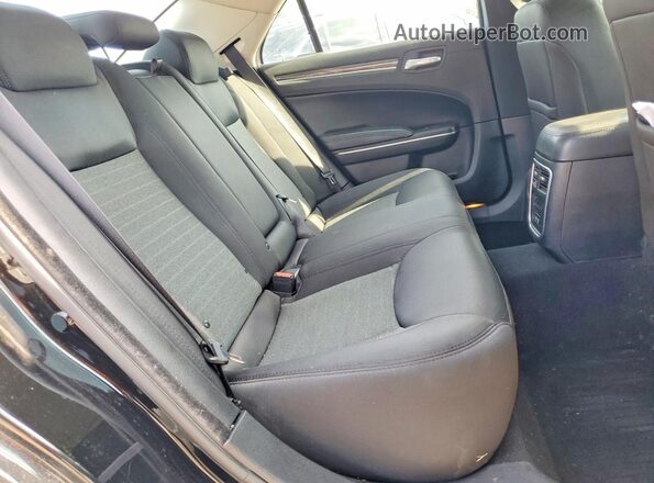 2C3CCAAGXLH120379 2020 CHRYSLER 300 Black უკანა სავარძლების ხედი