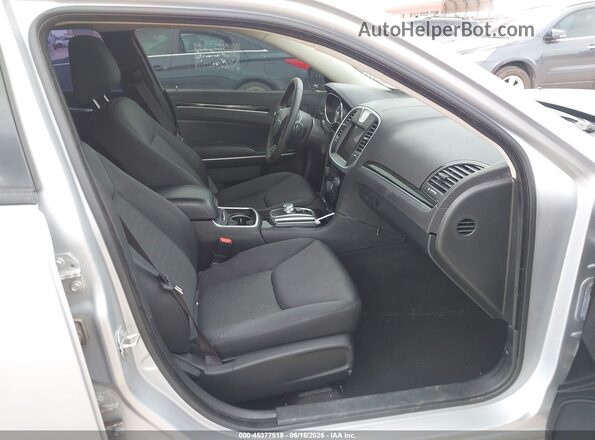 2C3CCAAGXPH585377 2023 CHRYSLER 300 Silver Вид салону спереду