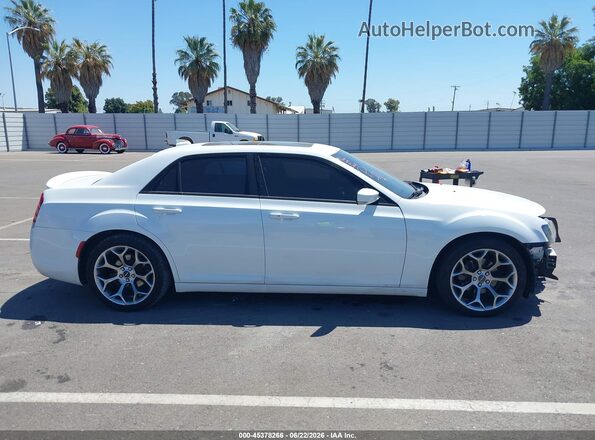 2C3CCABG0JH240168 2018 CHRYSLER 300 White 360 interior view