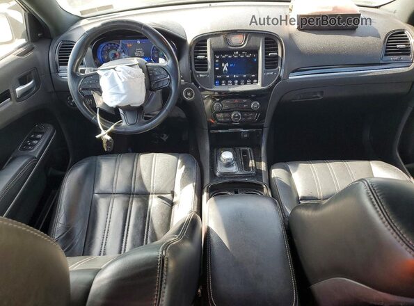 2C3CCABG0KH515345 2019 CHRYSLER 300 Белый Вид панели приборов