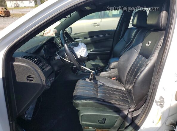 2C3CCABG0KH515345 2019 CHRYSLER 300 Белый Вид салона спереди