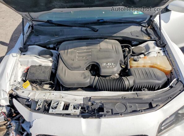 2C3CCABG0KH515345 2019 CHRYSLER 300 Белый Вид задней части салона