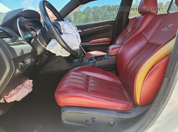2C3CCABG0MH537509 2021 CHRYSLER 300 White Front interior view