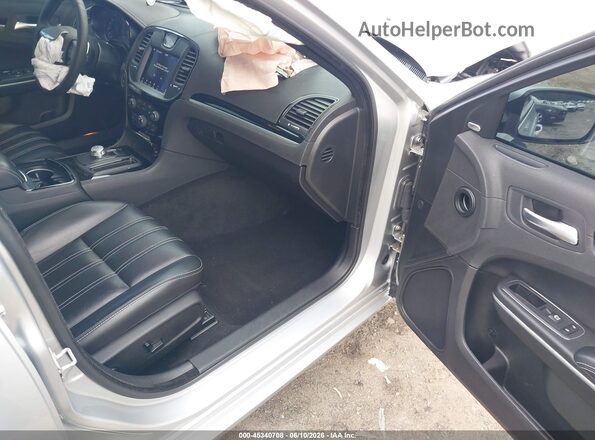 2C3CCABG0PH641180 2023 CHRYSLER 300 Gray Вид салону спереду