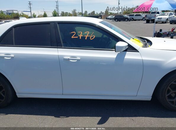2C3CCABG1GH304422 2016 CHRYSLER 300 White Rear interior view