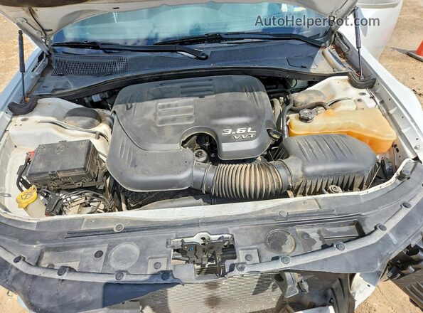 2C3CCABG1HH664713 2017 CHRYSLER 300 White Սալոնի հետևի տեսք