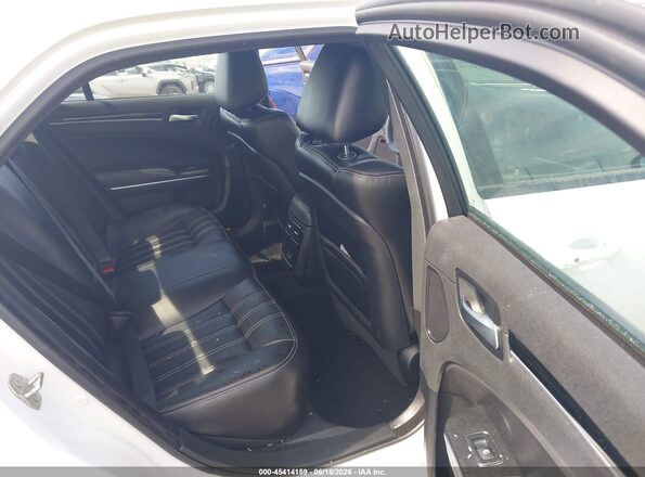 2C3CCABG1PH633363 2023 CHRYSLER 300 White Widok naklejki z numerem VIN
