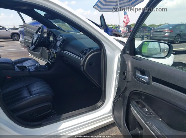 2C3CCABG1PH633363 2023 CHRYSLER 300 White Widok wnętrza z przodu