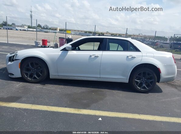 2C3CCABG1PH633363 2023 CHRYSLER 300 White Widok wnętrza 360 stopni