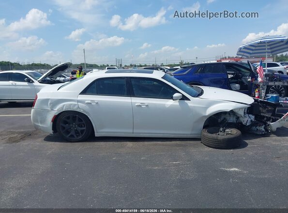 2C3CCABG1PH633363 2023 CHRYSLER 300 White Widok wnętrza z tyłu