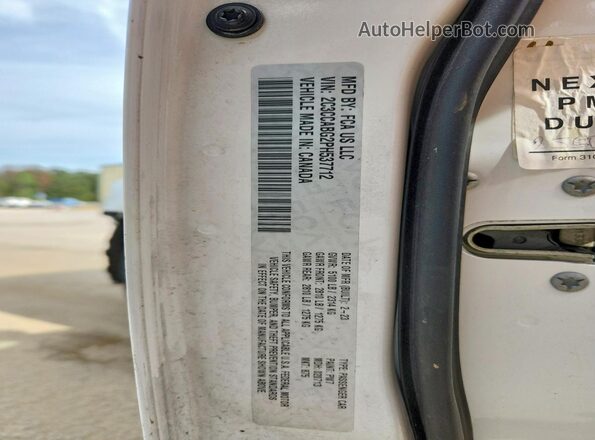 2C3CCABG2PH537712 2023 CHRYSLER 300 White Vista del compartimento del motor