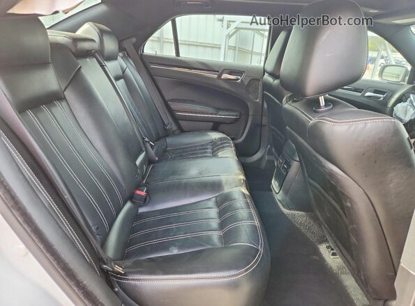 2C3CCABG2PH537712 2023 CHRYSLER 300 White Vista de los asientos traseros