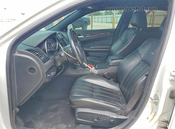 2C3CCABG3NH130883 2022 CHRYSLER 300 Белый Вид салона спереди