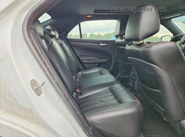 2C3CCABG6JH266970 2018 CHRYSLER 300 Белый 